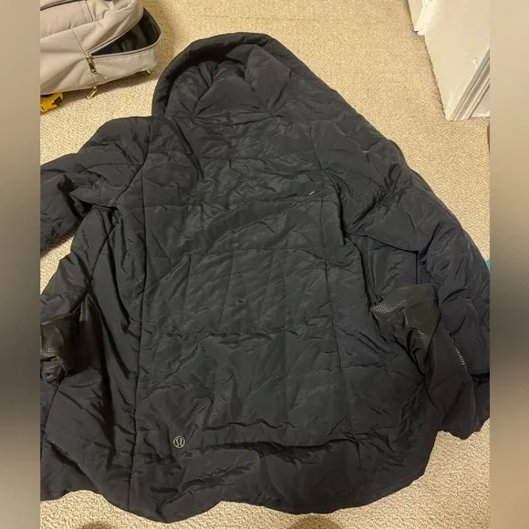BLACK LULULEMON HOODED JACKET - Picture 5 of 5